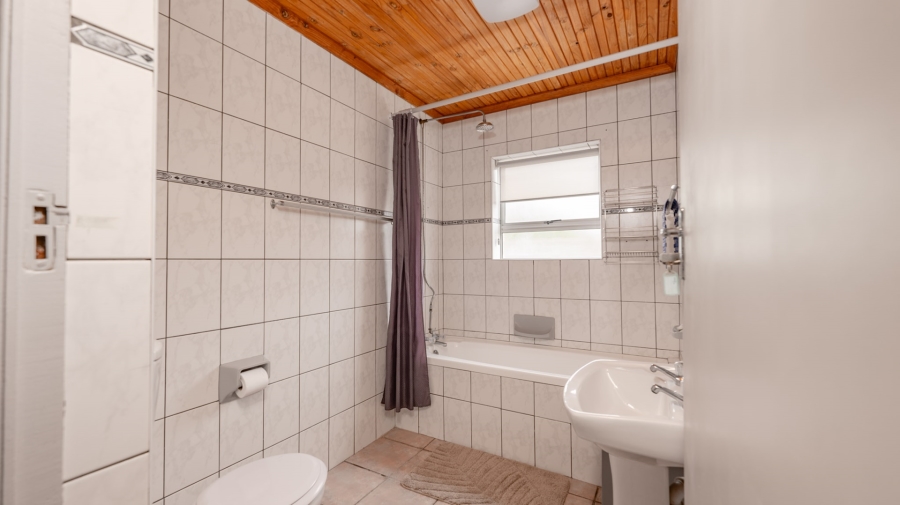 To Let 1 Bedroom Property for Rent in Struisbaai Western Cape